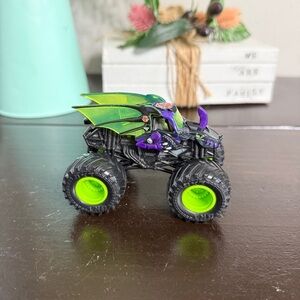 Bakugan Dragonoid Hot Wheels Monster Truck 1:64 Diecast Vehicle Purple Jam